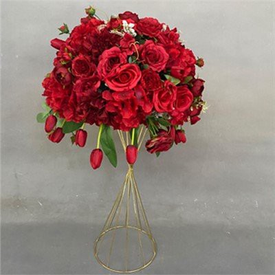 Centros de mesa de bolas de flores vermelhas