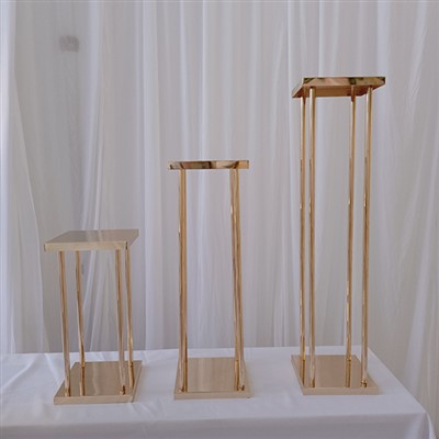Centros de mesa altos de casamento em ouro
