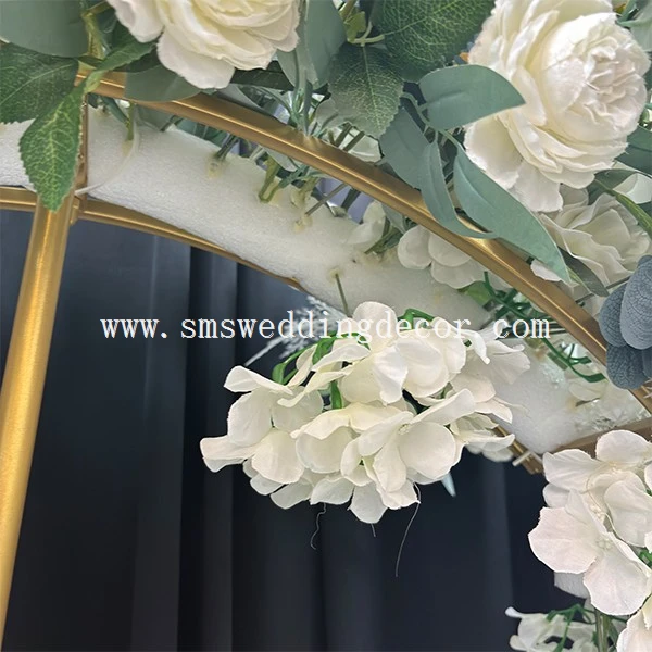 gold stands for wedding centerpieces