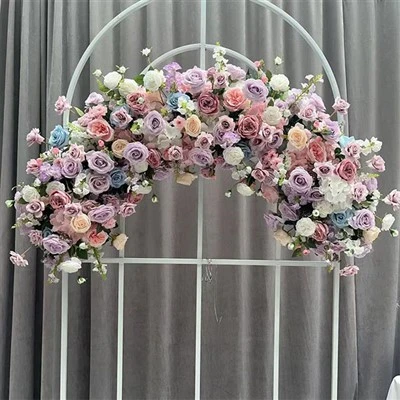 Decoração de flores em arco
