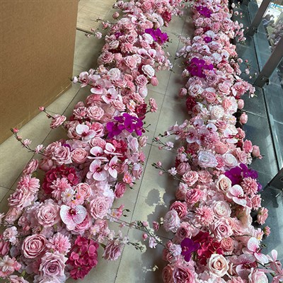 Corredor de flores de orquídea rosa para casamentos