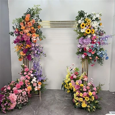 Casamento com arranjos florais de girassol